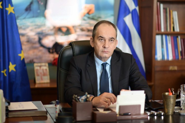 Shipping Min. Plakiotakis: Καλά στην υγεία τους οι ναυτικοί - Με πειρατεία ισοδυναμεί η επίθεση κατά των δυο πλοίων
