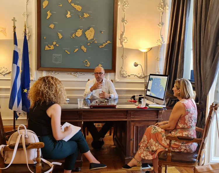 Aegean islands: Συνάντηση του Αντιπεριφερειάρχη Κυκλάδων Γιώργου Λεονταρίτη με την Αυστραλή Πρόξενο στην Αθήνα Sue Parkes