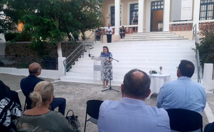 Culture Min Mendoni: Το ανακαινισμένο Αρχαιολογικό Μουσείο Μήλου και την περιοδική έκθεση «τάφῳ κτερίζειν» εγκαινίασε η Λίνα Μενδώνη