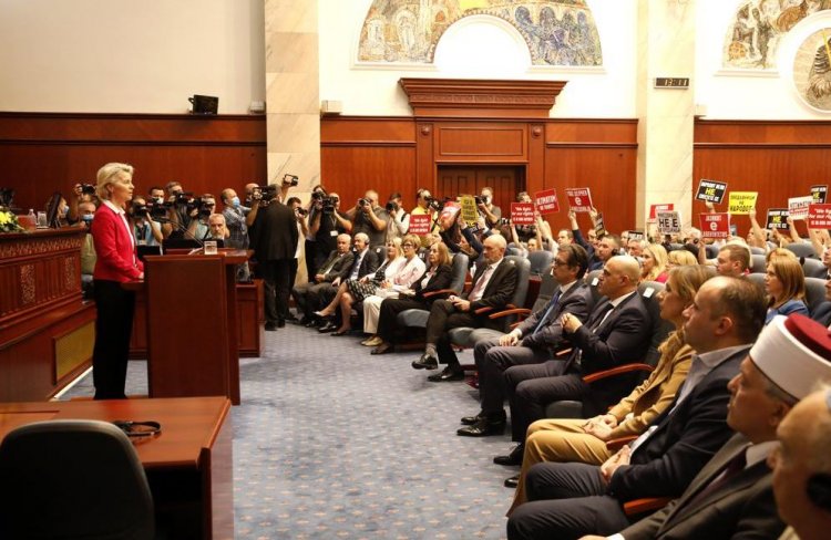 Von der Leyen: Η φον ντερ Λάιεν καλεί τη Βόρεια Μακεδονία να αποδεχτεί την πρόταση της ΕΕ για συμβιβασμό με τη Βουλγαρία