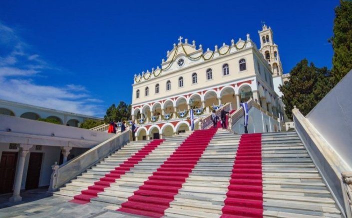 Vacanze in Grecia: Το εγκώμιο της Τήνου πλέκει η La Repubblica 
