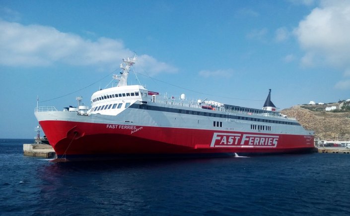 Ferry routes: Επιστρέφει στο λιμάνι της Ραφήνας το Fast Ferries Andros με 446 επιβάτες λόγω μηχανικής βλάβης