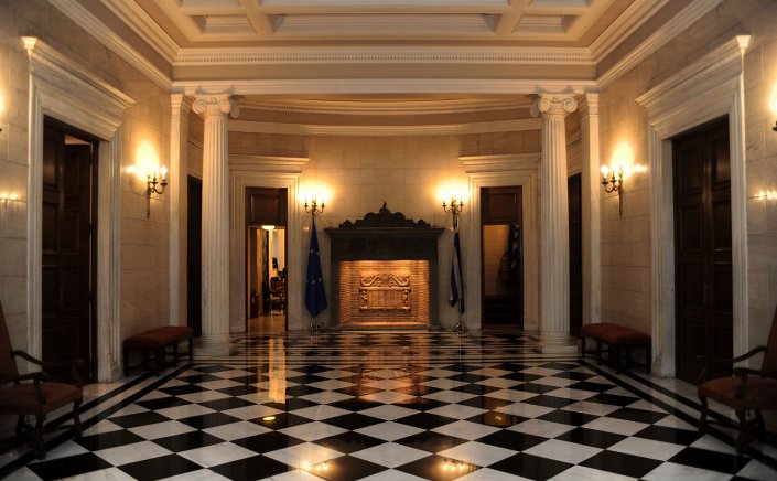 Maximos Mansion: Με γραφείο στο Μαξίμου έως τις εκλογές ο γαλάζιος… καταδρομέας