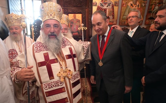 Shipping Min Plakiotakis: Η εκκλησία της Κρήτης τίμησε τον Γιάννη Πλακιωτάκη με τον σταυρό Αποστόλου Παύλου και Τίτου