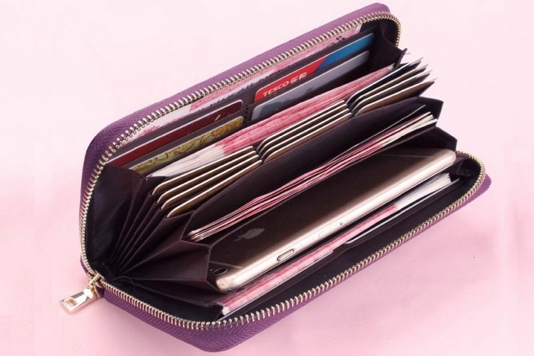 Taxation and Taxes: Διπλό ηλεκτρονικό “μάτι” σε Καταθέσεις - Πιστωτικές Κάρτες