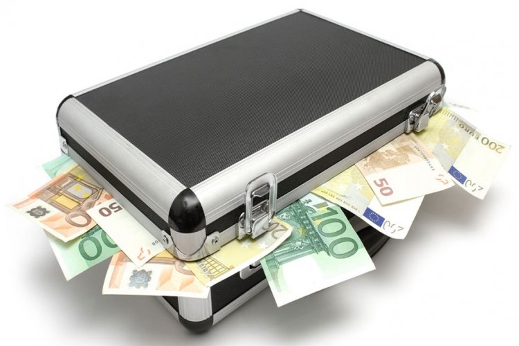 Taxation and Taxes: Σε κλοιό οι καταθέσεις!! Online με τις τράπεζες η υπηρεσία “πόθεν έσχες” - Υπό παρακολούθηση οι καταθέσεις 49 επαγγελματικών κατηγοριών!!