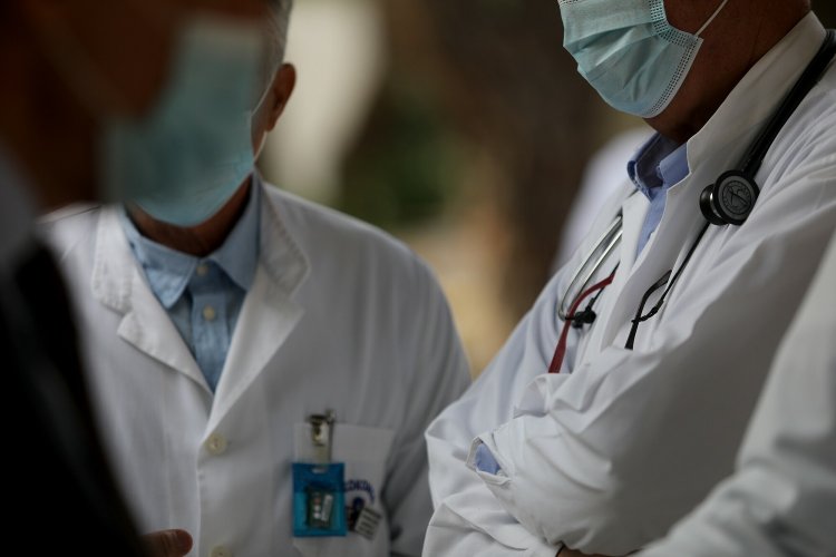 Health Care: Μεγάλη ανατροπή στο ΕΣΥ, σχεδιάζει η κυβέρνηση!! Ιατρείο και χειρουργεία σε ιδιωτικές κλινικές από γιατρούς του Δημοσίου!!