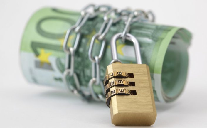 Taxation and Taxes: Χρέη στο Δημόσιο!! Πότε η εφορία δεσμεύει αυθημερόν, τους τραπεζικούς λογαριασμούς, με ένα e-mail!!