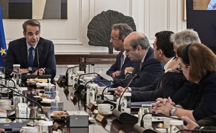 PM Mitsotakis - Cabinet meeting: Επιστρέφουμε το μέρισμα της ανάπτυξης στους πολίτες με τρόπο δίκαιο χωρίς να αποκλίνουμε από τους δημοσιονομικούς στόχους  