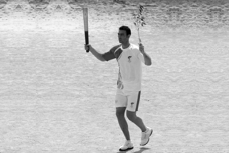 Η Ελλάδα δεν αντέχει να χάνει Αλέξανδρους… Να γκρεμίσουμε τα τείχη να περάσει ο Αλέξανδρος Νικολαΐδης στεφανωμένος!!