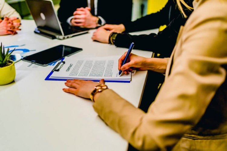 Abstention of Notaries: Οι συμβολαιογράφοι προσανατολίζονται σε αποχή εάν δεν βελτιωθεί η κατάσταση στα Κτηματολογικά Γραφεία