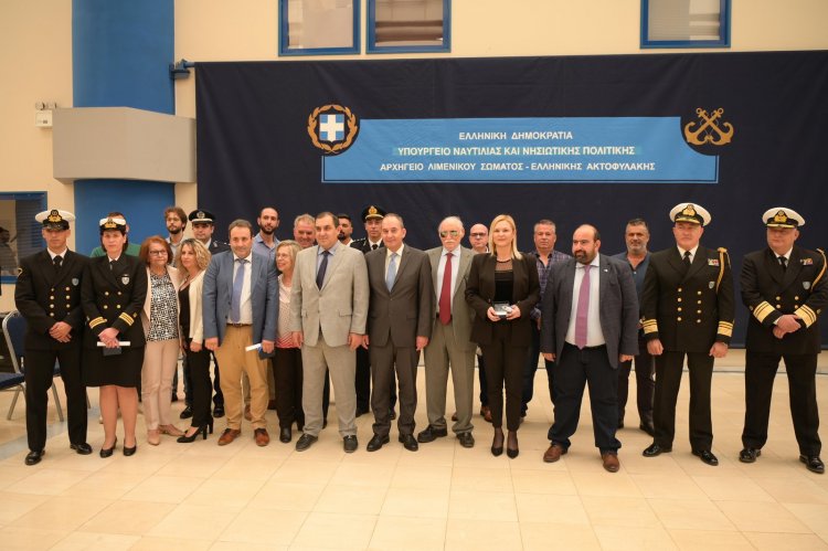 Shipping Min Plakiotakis: Η Ελλάδα ενεργεί σύμφωνα με το διεθνές δίκαιο - Βράβευση για τη διάσωση 80 ατόμων στο Διακόφτι Κυθήρων