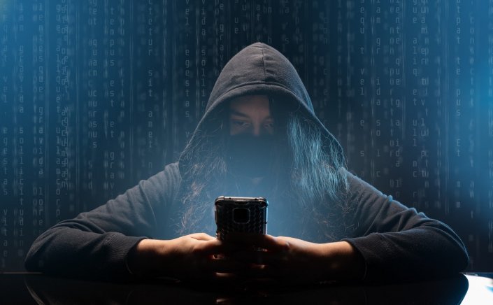 Hacking of smartphones: Πώς μπορούν να “παγιδέψουν” το κινητό σας και να υποκλέψουν όλες τις συνομιλίες - Οδηγίες προστασίας [Video]