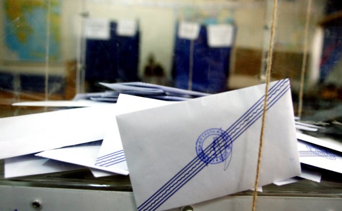 Greek polls - MRB: Ο ΣΥΡΙΖΑ προηγείται της ΝΔ για τη μεσαία τάξη - Το 77,5% λέει πως είναι «σοβαρό θέμα» οι υποκλοπές