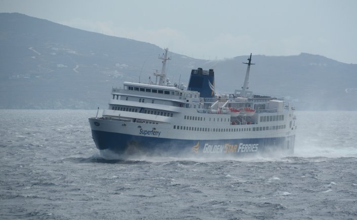 Lifting of a sailing ban: Κανονικά τα δρομολόγια των πλοίων από το λιμάνι του Πειραιά μετά τις 9 το βράδυ!! Πού παραμένει το απαγορευτικό!!