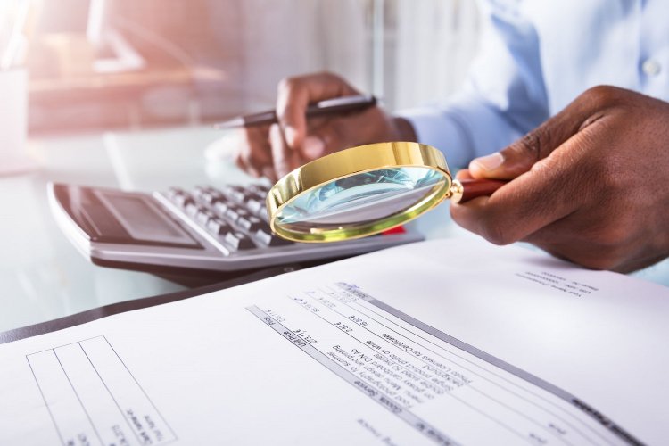 Taxation and Taxes: Τα 65 εισοδήματα, επαγγελματιών, εργαζόμενων με μπλοκάκι, επιδόματα, συντάξεις και αναδρομικά που θα διασταυρώσει φέτος η Εφορία