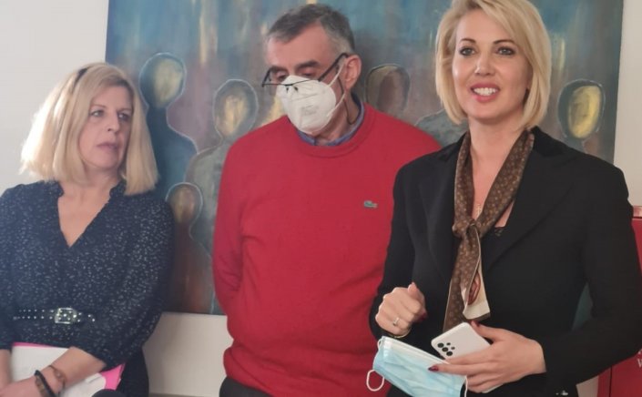 ND's MP Katerina Monogiou: Η Κατερίνα Μονογυιού στην κοπή της πρωτοχρονιάτικης πίτας του Γενικού Νοσοκομείου - Κέντρου Υγείας Νάξου [video]