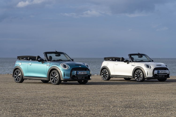 Vehicle registration plates: Πόσο είναι το πρόστιμο αν κυκλοφορείς χωρίς τη μία πινακίδα;