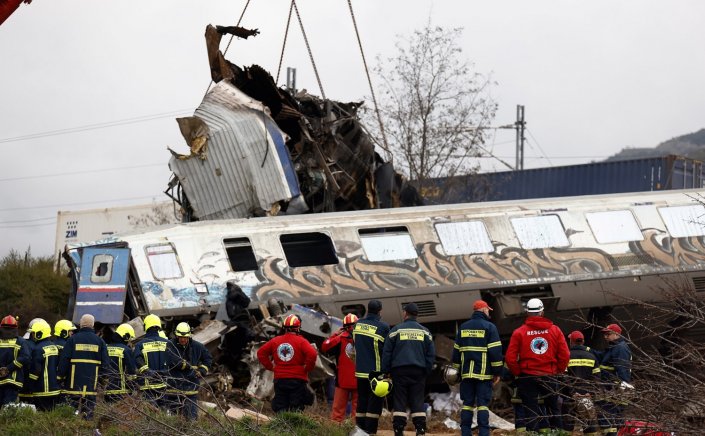 Train Collision in Larissa: “23.25”, όταν ο χρόνος σταμάτησε στα Τέμπη.... Οι διάλογοι του “θανάτου” και οι εκκλήσεις για τους αγνοούμενους...