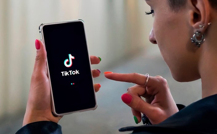 Is the TikTok dangerous? Επικίνδυνη η δημοφιλής εφαρμογή TikTok;