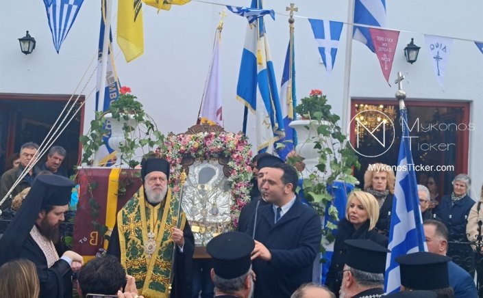 Church of Mykonos: Ευλογούσα και Αγιάζουσα η εικόνα της Παναγίας Τουρλιανής κατήλθε στην Χώρα Μυκόνου [Εικόνες & 6 Videos]