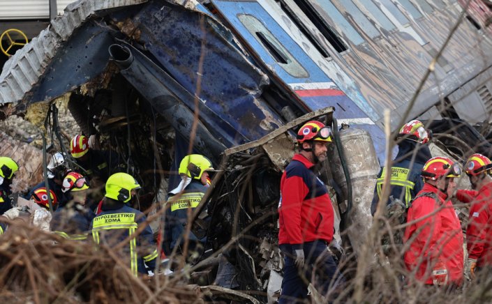 Tragedy in Tempi: Βαρύ “κατηγορώ” συγγενών θυμάτων της μοιραίας επιβατικής αμαξοστοιχίας - “Στήνουν πάρτι και καριέρες στις ψυχές των ανθρώπων μας”