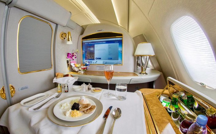 Long haul flight: Aεροσυνοδός αποκαλύπτει γιατί δεν πρέπει πάντα να τρώτε φαγητό στα μακρινά ταξίδια