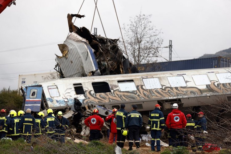Train Collision in Larissa: “23.25”, όταν ο χρόνος σταμάτησε στα Τέμπη.... Οι διάλογοι του “θανάτου” και οι εκκλήσεις για τους αγνοούμενους...