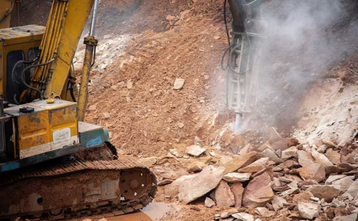 Mykonos: Σπάνε βράχια για να κερδίσουν τετραγωνικά στην Μύκονο!!