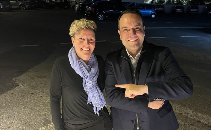 Mykonos: Ο Δήμαρχος Μυκόνου Κωνσταντίνος Κουκάς συγχαίρει την νέα πρόεδρο της Δ.Κ. Ανω Μεράς Ειρήνη Ζουγανέλη (Νικολαρίδη) 