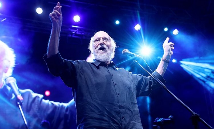 Coronavirus: Στο νοσοκομείο με κορονοϊό ο Δ. Σαββόπουλος – Κρίσιμη η κατάστασή του