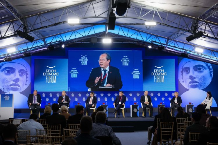 Junzheng Xiao - Κίνα προς ΗΠΑ: “Πήγαινε πιο εκεί και μην μου μπλοκάρεις τον ήλιο”