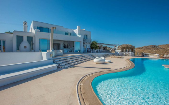 Illegal construction on Mykonos: Πολεοδομικές αυθαιρεσίες εντόπισε η αστυνομία στη βίλα – μεγαθήριο εφοπλιστή, στον Καλαφάτη Μυκόνου