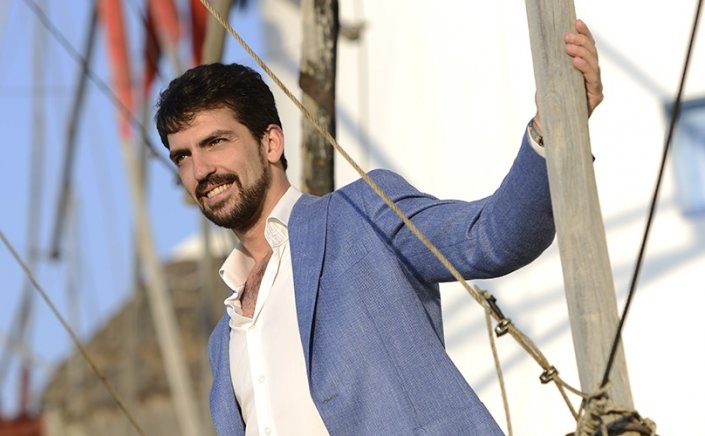 Mykonos: O Φώτης Πονηρός, ο χαμογελαστός επιχειρηματίας, κάτοικος και φίλος της Μυκόνου, είχε διαγνωστεί με covid και το ίδιο βράδυ έφυγε από ανακοπή....