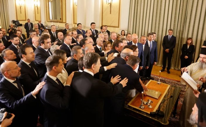 Swearing-in of new cabinet: Ορκίστηκε η νέα κυβέρνηση στο Προεδρικό Μέγαρο