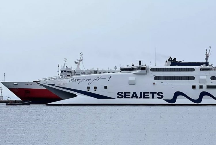 Ferry boats crash: Σύγκρουση πλοίων στο λιμάνι της Τήνου [pics]