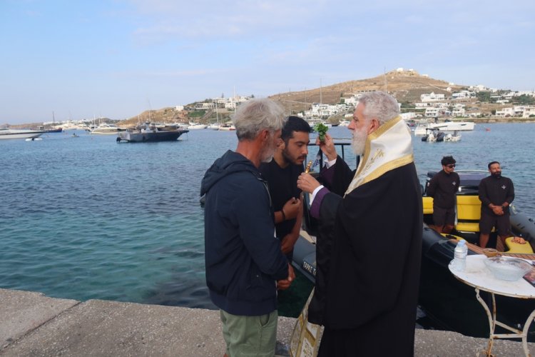His Eminence Dorotheos B’: Αγιασμός σε φουσκωτά σκάφη της Μυκόνου
