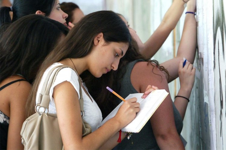 Panhellenic Exams 2023: Το 35% των υποψηφίων στις Πανελλαδικές εκτός ΑΕΙ