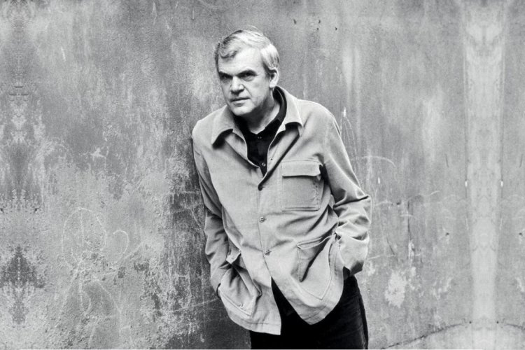 Notable Death: Πέθανε ο εμβληματικός συγγραφέας Μίλαν Κούντερα... Ένας θάνατος που έγινε πρώτο θέμα και η Αβάσταχτη Ελαφρότητα ενός μύθου