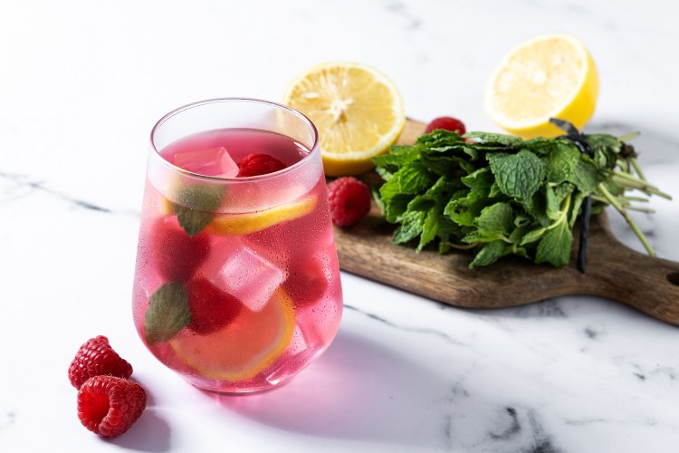 Hydrating Drinks: Kαύσωνας!! Ποιο ποτό είναι το πιο ενυδατικό & τι συμβαίνει με αναψυκτικά και χυμούς!!