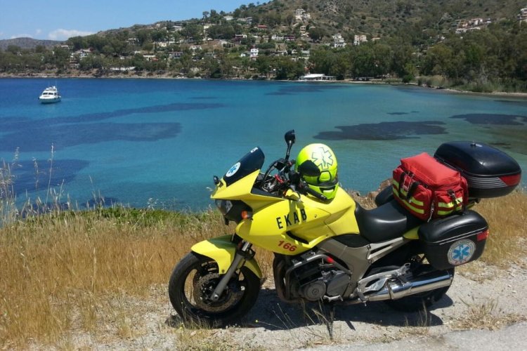 Healthcare in islands: Από αύριο σε Σύρο, Μύκονο, Νάξο και Σαντορίνη οι πρώτες μηχανές του ΕΚΑΒ