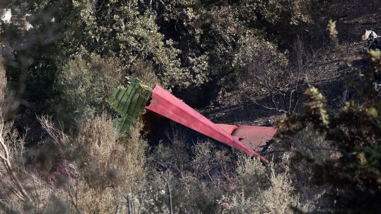 Canardair Crash In Karystos: Νεκροί οι πιλότοι Σμηναγός Χρήστος Μουλάς και Ανθυποσμηναγός Περικλής Στεφανίδης, κατά την συντριβή Canadair στην Κάρυστο... Ήταν 34 και 27 ετών....