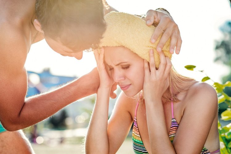 Ηeatstroke: Συμβουλές για να αποφύγετε τη θερμοπληξία!! Ντύσιμο, η Διατροφή, Πάσχοντες από Χρόνια Νοσήματα!!