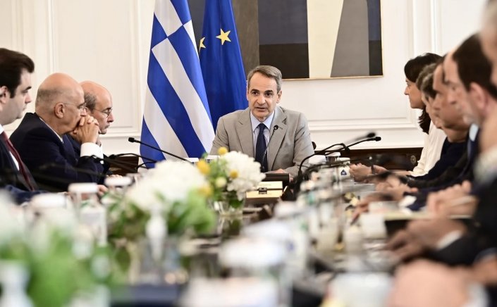 PM Mitsotakis: Επιχείρηση καθημερινότητα από την κυβέρνηση!! Οι … ξαπλώστρες, η βενζίνη και η Αυγουστιάτικη ατζέντα!!