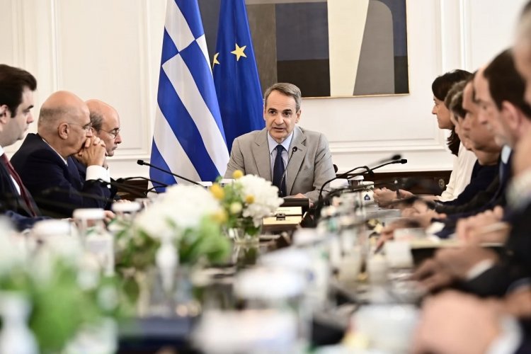 PM Mitsotakis: Επιχείρηση καθημερινότητα από την κυβέρνηση!! Οι … ξαπλώστρες, η βενζίνη και η Αυγουστιάτικη ατζέντα!!
