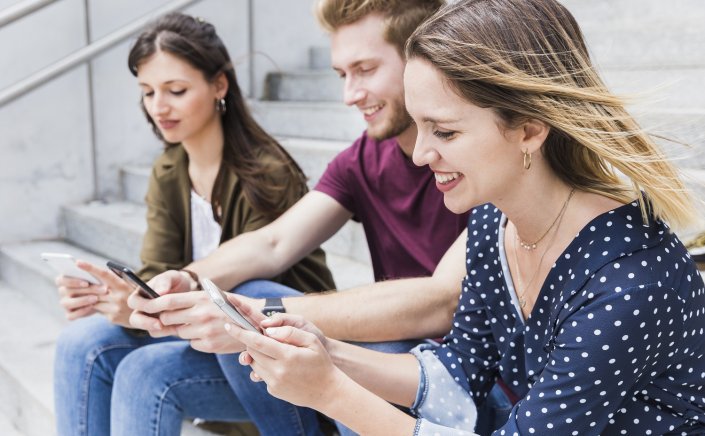 Teens & social media use: Μέσα κοινωνικής δικτύωσης και νέοι!! Ο αντίκτυπος στην ψυχική υγεία!!