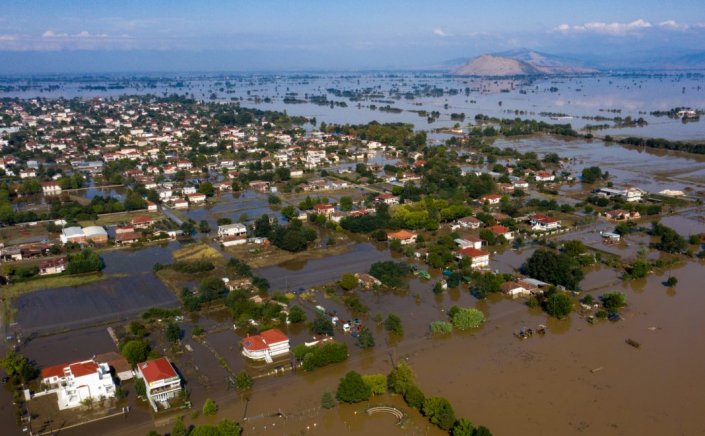 Rainstorm Daniel: Ώρες αγωνίας στη Λάρισα - «Φουσκώνει» στα 12 μέτρα ο Πηνειός, κομμένη στα δύο η χώρα