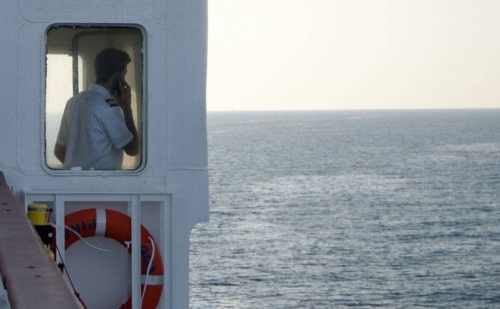 Ferry routes: Μηχανική βλάβη σε πλοίο με 811 επιβάτες - Επιστρέφει στο λιμάνι του Πειραιά