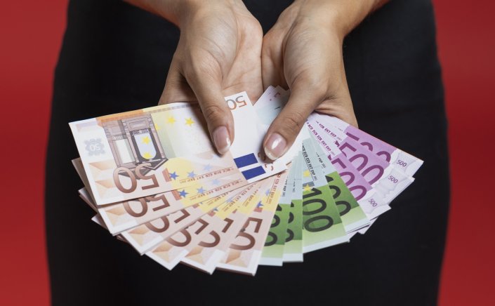 Cash payment: Απαγόρευση πληρωμών με μετρητά!!