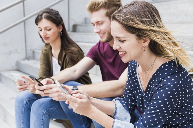 Teens & social media use: Μέσα κοινωνικής δικτύωσης και νέοι!! Ο αντίκτυπος στην ψυχική υγεία!!